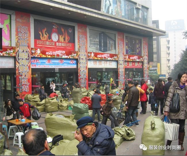 重慶朝天門服裝批發(fā)市場新手拿貨全攻略 避坑指南與實戰(zhàn)技巧